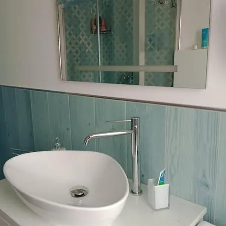 Fronte Mare-stazione Casa Jack * Borghetto Santo Spirito